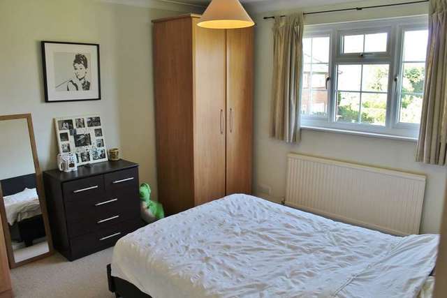  Image of 3 bedroom Terraced house to rent in Orchard Estate Twyford Reading RG10 at Twyford  Reading, RG10 9LB