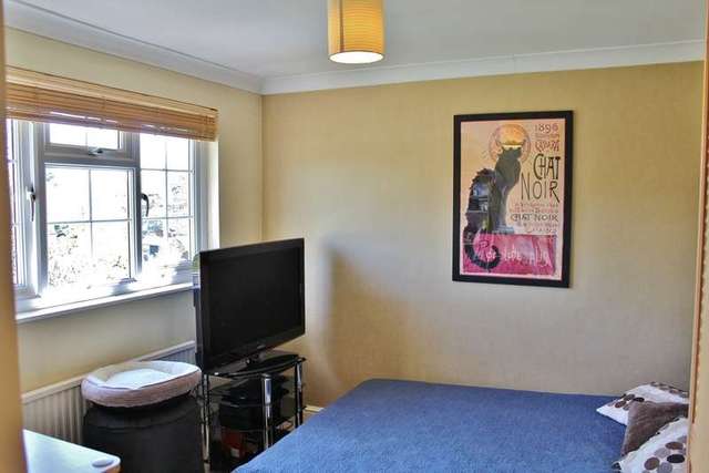  Image of 3 bedroom Terraced house to rent in Orchard Estate Twyford Reading RG10 at Twyford  Reading, RG10 9LB