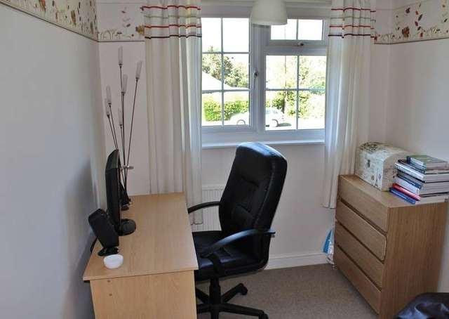  Image of 3 bedroom Terraced house to rent in Orchard Estate Twyford Reading RG10 at Twyford  Reading, RG10 9LB
