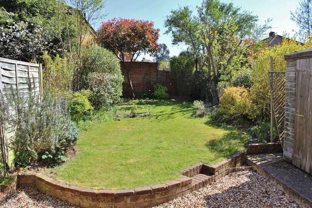  Image of 3 bedroom Terraced house to rent in Orchard Estate Twyford Reading RG10 at Twyford  Reading, RG10 9LB