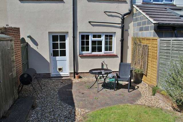  Image of 3 bedroom Terraced house to rent in Orchard Estate Twyford Reading RG10 at Twyford  Reading, RG10 9LB