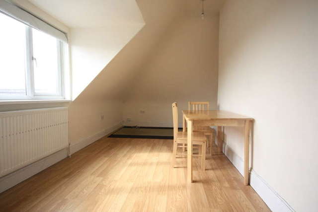  Image of 2 bedroom Flat to rent in Park Road Kingston upon Thames KT2 at Surrey  Kingston Upon Thames, KT2 6DB