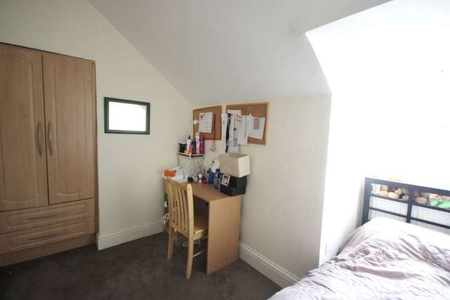  Image of 2 bedroom Flat to rent in Park Road Kingston upon Thames KT2 at Surrey  Kingston Upon Thames, KT2 6DB