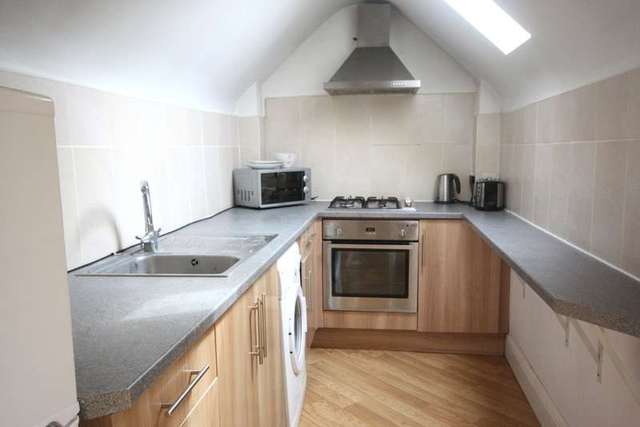  Image of 2 bedroom Flat to rent in Park Road Kingston upon Thames KT2 at Surrey  Kingston Upon Thames, KT2 6DB