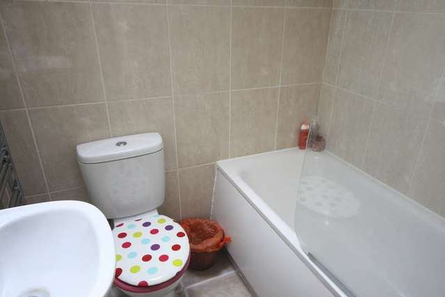 Image of 2 bedroom Flat to rent in Park Road Kingston upon Thames KT2 at Surrey  Kingston Upon Thames, KT2 6DB