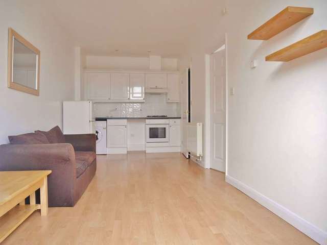  Image of 1 bedroom Flat for sale in Parsons Mead Abingdon OX14 at Abingdon, OX14 1LR