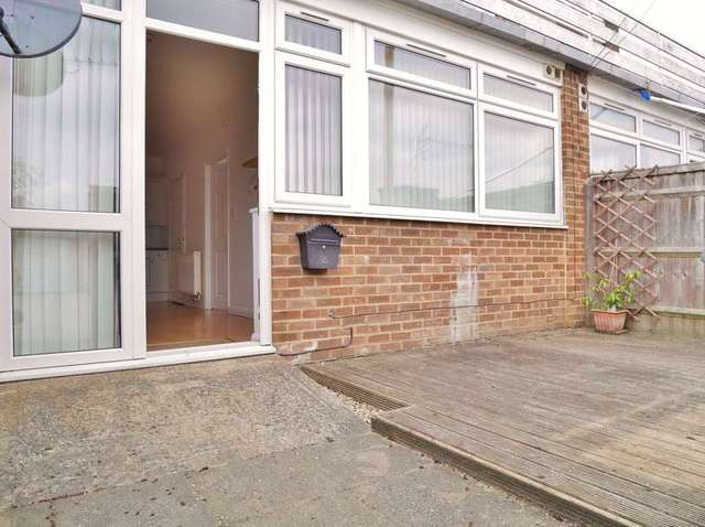  Image of 1 bedroom Flat for sale in Parsons Mead Abingdon OX14 at Abingdon, OX14 1LR