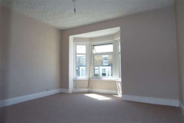  Image of 3 bedroom Detached house to rent in Pelham Road Cowes PO31 at Cowes, PO31 7DS