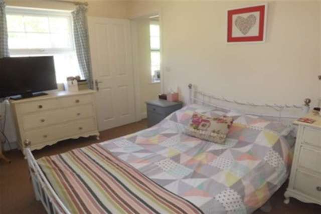  Image of 3 bedroom Detached house to rent in Piccadilly Road Chesterfield S41 at Chesterfield, S41 0EJ