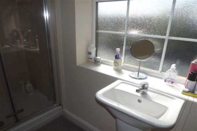  Image of 3 bedroom Detached house to rent in Piccadilly Road Chesterfield S41 at Chesterfield, S41 0EJ