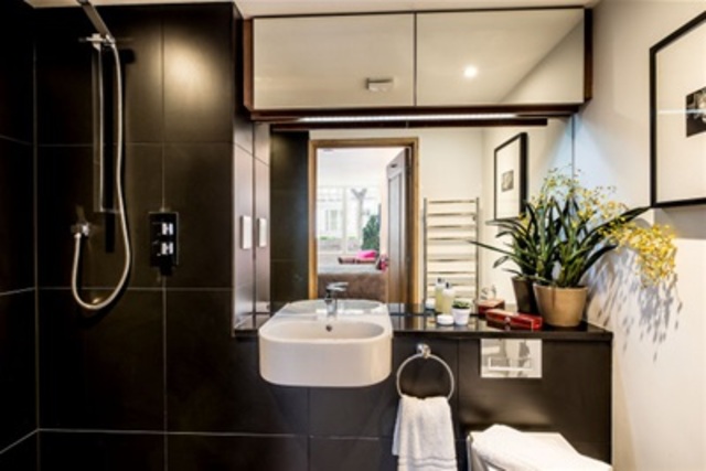  Image of 1 bedroom Property to rent in Cheyne Walk London SW3 at London, SW3 5HN