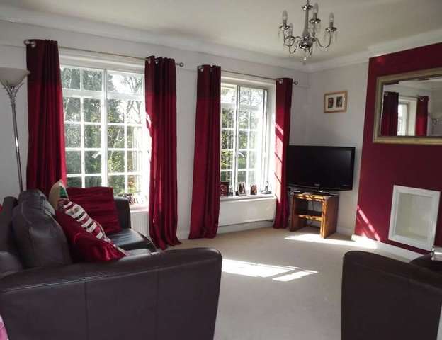  Image of 2 bedroom Flat for sale in Portsmouth Road Thames Ditton KT7 at Portsmouth Road Thames Ditton Surrey, KT7 0TE