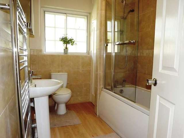  Image of 2 bedroom Flat for sale in Portsmouth Road Thames Ditton KT7 at Portsmouth Road Thames Ditton Surrey, KT7 0TE