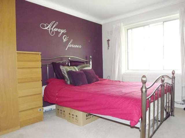  Image of 2 bedroom Flat for sale in Portsmouth Road Thames Ditton KT7 at Portsmouth Road Thames Ditton Surrey, KT7 0TE