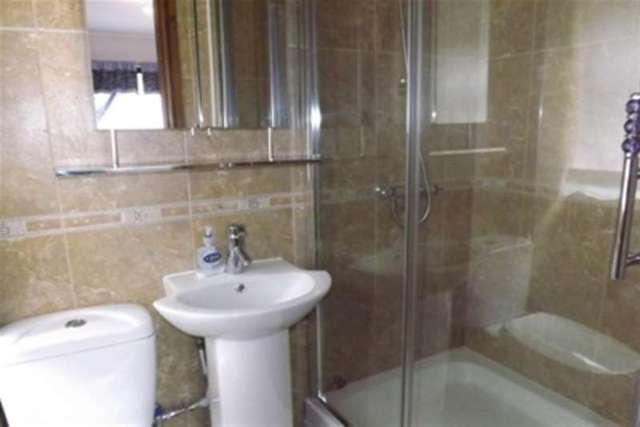  Image of 5 bedroom Semi-Detached house to rent in Primrose Lane Hall Green Birmingham B28 at Birmingham, B28 0JS