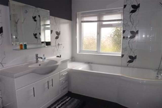  Image of 5 bedroom Semi-Detached house to rent in Primrose Lane Hall Green Birmingham B28 at Birmingham, B28 0JS