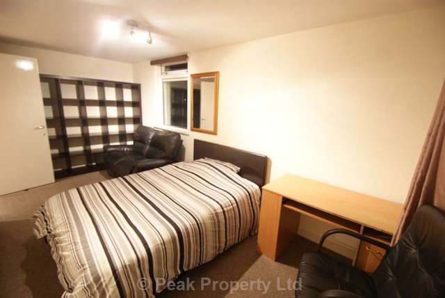 Image of 1 bedroom House Share to rent in Ronald Park Avenue Westcliff-on-Sea SS0 at Ronald Park Avenue  Westcliff On Sea, SS0 9QS