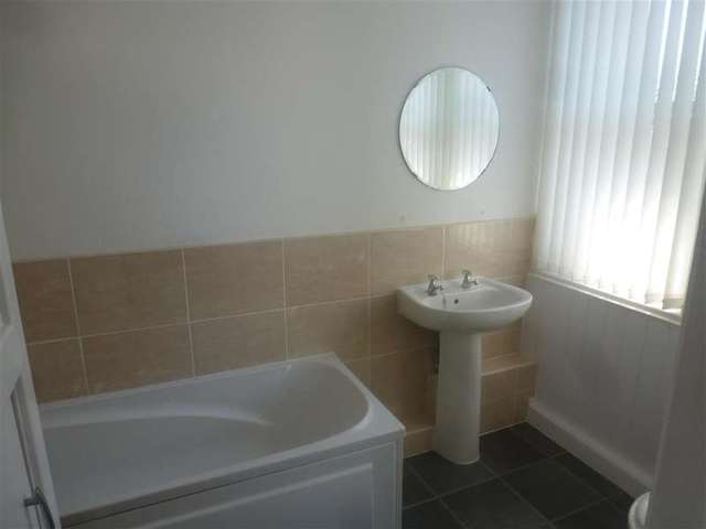 Image of 1 bedroom Flat for sale in Queens Road Portsmouth PO2 at Portsmouth Hampshire Portsmouth, PO2 7LU