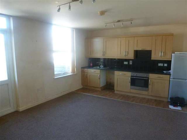  Image of 1 bedroom Flat for sale in Queens Road Portsmouth PO2 at Portsmouth Hampshire Portsmouth, PO2 7LU