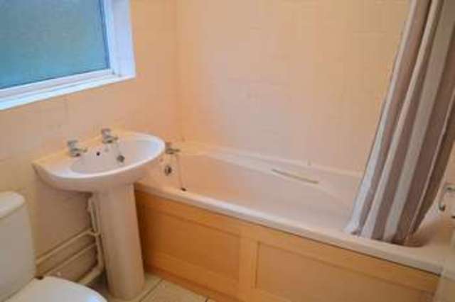  Image of 1 bedroom Flat to rent in Rangeworthy Close Redditch B97 at Rangeworthy Close Walkwood Redditch, B97 5HZ