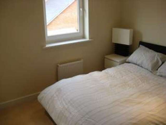  Image of 2 bedroom Terraced house to rent in Goodworth Road Redhill RH1 at Redhill, RH1 1TE