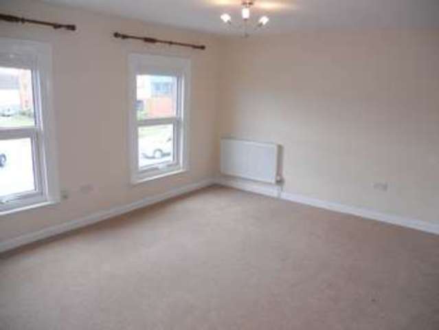  Image of 1 bedroom Flat to rent in Brighton Road Redhill RH1 at Redhill, RH1 6PS