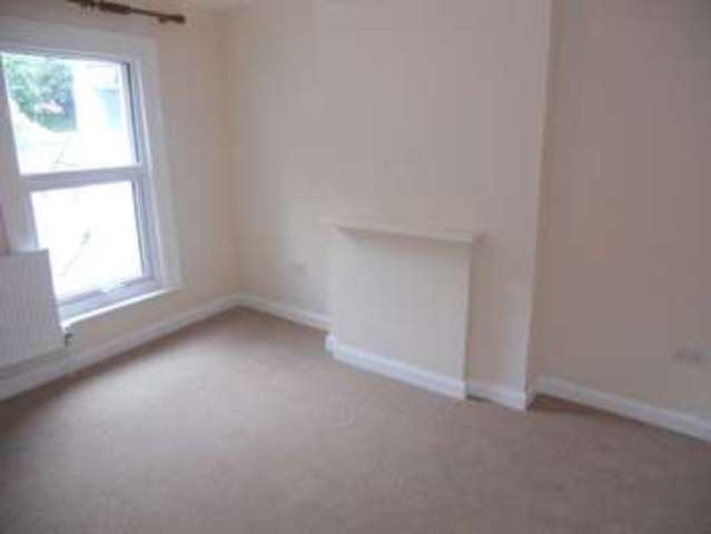  Image of 1 bedroom Flat to rent in Brighton Road Redhill RH1 at Redhill, RH1 6PS