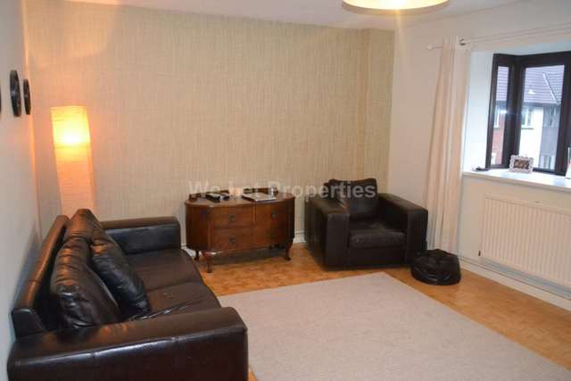  Image of 2 bedroom Apartment to rent in Canterbury Gardens Salford M5 at Canterbury Gardens Eccles New Road Salford, M5 5AE