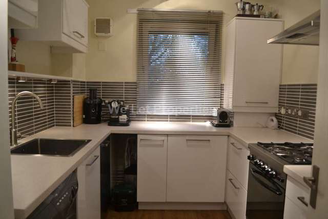  Image of 2 bedroom Apartment to rent in Canterbury Gardens Salford M5 at Canterbury Gardens Eccles New Road Salford, M5 5AE