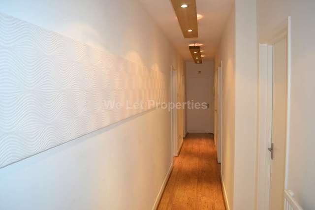  Image of 2 bedroom Apartment to rent in Canterbury Gardens Salford M5 at Canterbury Gardens Eccles New Road Salford, M5 5AE