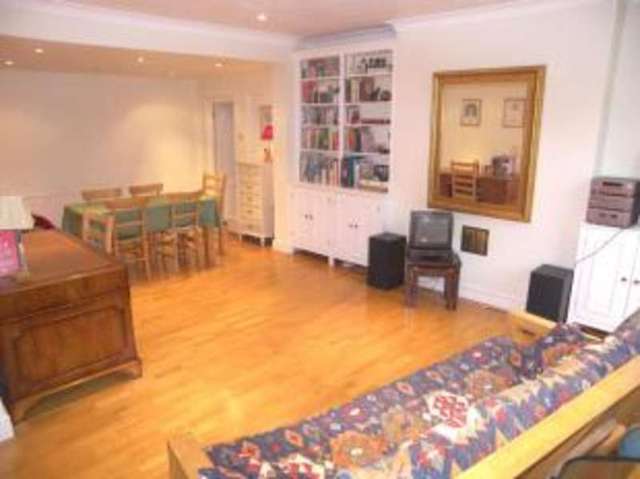  Image of 3 bedroom Flat for sale in Queens Road Richmond TW10 at Richmond  Richmond upon Thames, TW10 6JW