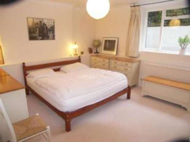  Image of 3 bedroom Flat for sale in Queens Road Richmond TW10 at Richmond  Richmond upon Thames, TW10 6JW