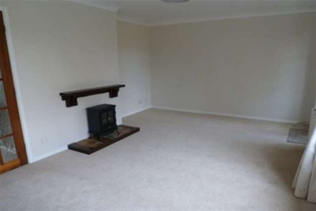  Image of 3 bedroom Terraced house to rent in Stapleford Close Romsey SO51 at Romsey, SO51 7HU