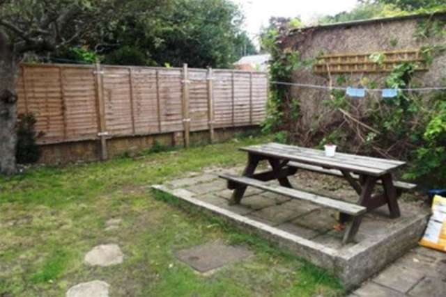  Image of 2 bedroom Maisonette to rent in Rose Valley Brentwood CM14 at Brentwood, CM14 4HT