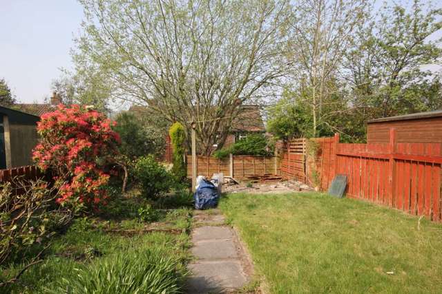  Image of 3 bedroom Town House to rent in Sandringham Drive Dukinfield SK16 at Sandringham Drive  Dukinfield, SK16 5DA