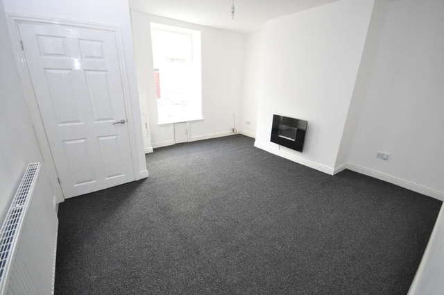  Image of 2 bedroom Terraced house to rent in Sarah Street Darwen BB3 at Darwen Lancashire Darwen, BB3 3ET