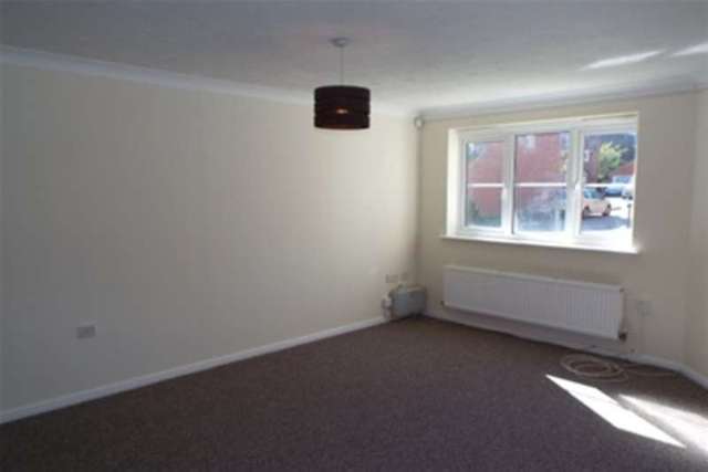  Image of 3 bedroom Detached house to rent in Seaview Road Cowes PO31 at Cowes, PO31 7UY