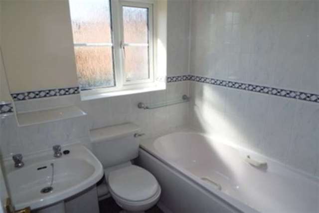  Image of 3 bedroom Detached house to rent in Seaview Road Cowes PO31 at Cowes, PO31 7UY