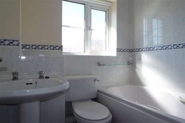  Image of 3 bedroom Detached house to rent in Seaview Road Cowes PO31 at Cowes, PO31 7UY
