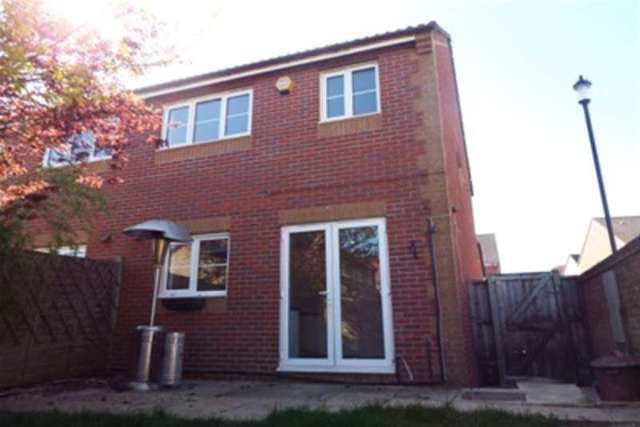  Image of 3 bedroom Detached house to rent in Seaview Road Cowes PO31 at Cowes, PO31 7UY