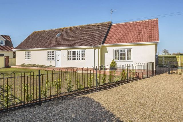  Image of 4 bedroom Property for sale in Common Road Shelfanger Diss IP22 at Common Road Shelfanger Diss, IP22 2DP