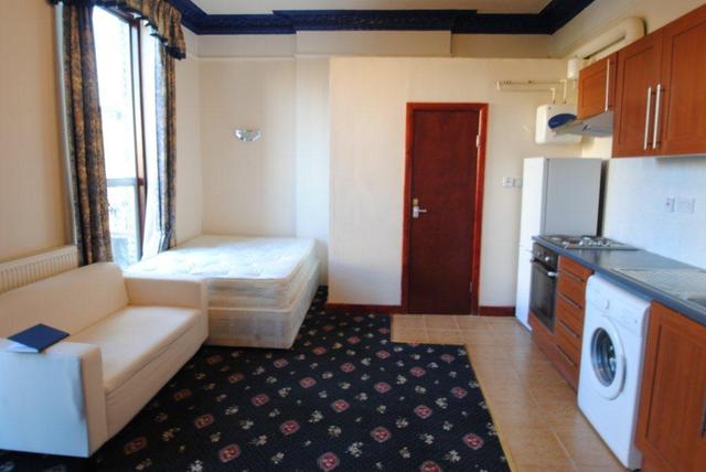  Image of Flat to rent in Shepherds Bush Road London W6 at Shepherds Bush Road  London, W6 7PD