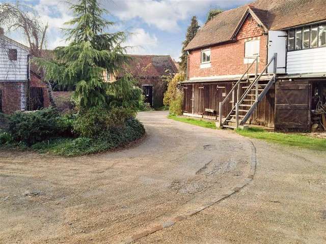  Image of 3 bedroom Semi-Detached house for sale in Shipbourne Road Tonbridge TN10 at Tonbridge Kent Tonbridge, TN10 3DN