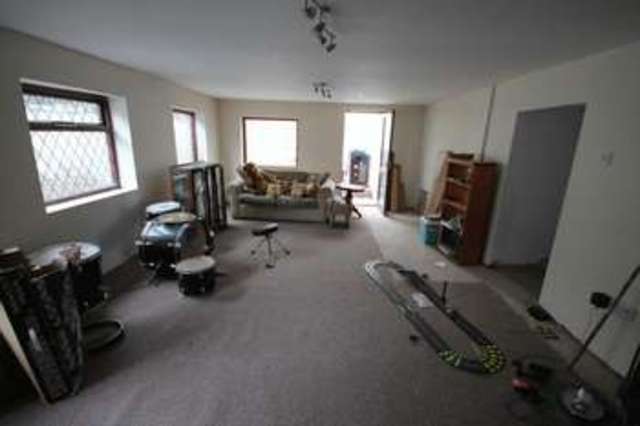  Image of 5 bedroom Detached house to rent in Bottomley Road Todmorden OL14 at Bottomley Road Walsden Todmorden, OL14 6QZ