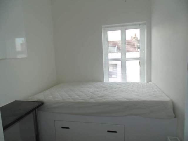  Image of 1 bedroom Studio flat to rent in Southampton Street Reading RG1 at Southampton Street  Reading, RG1 2QU