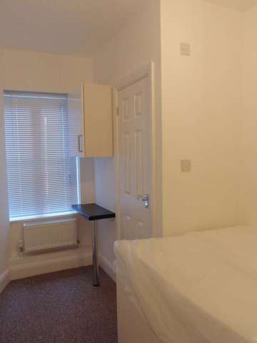  Image of 1 bedroom Studio flat to rent in Southampton Street Reading RG1 at Southampton Street  Reading, RG1 2QU