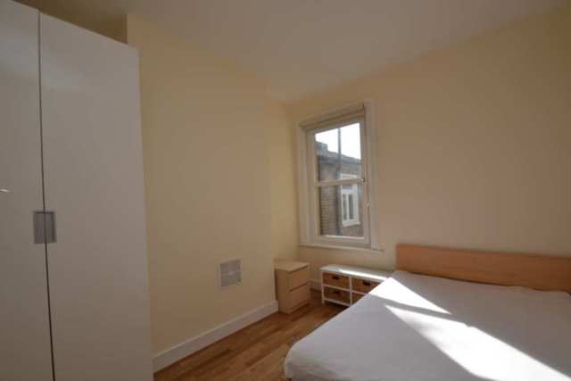  Image of 2 bedroom Flat to rent in Southfield Road London W4 at Southfield Road  London, W4 5LB