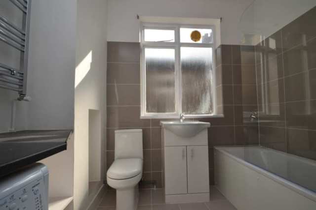 Image of 2 bedroom Flat to rent in Southfield Road London W4 at Southfield Road  London, W4 5LB