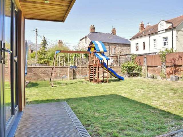  Image of 4 bedroom Town House for sale in Spring Road Abingdon OX14 at Abingdon, OX14 1AN