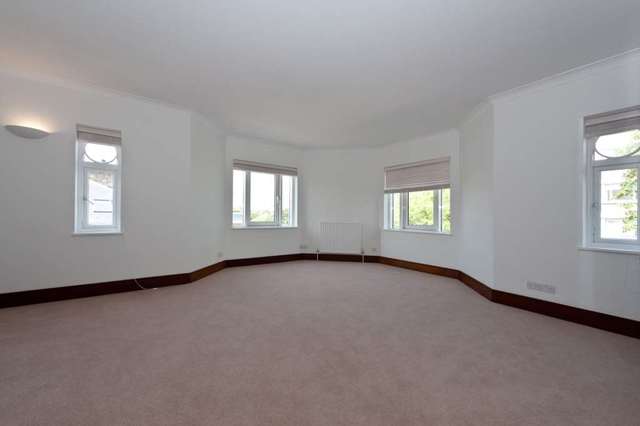  Image of 4 bedroom Flat to rent in St. Edmunds Terrace London NW8 at St Edmund`s Terrace St John`s Wood London, NW8 7QQ